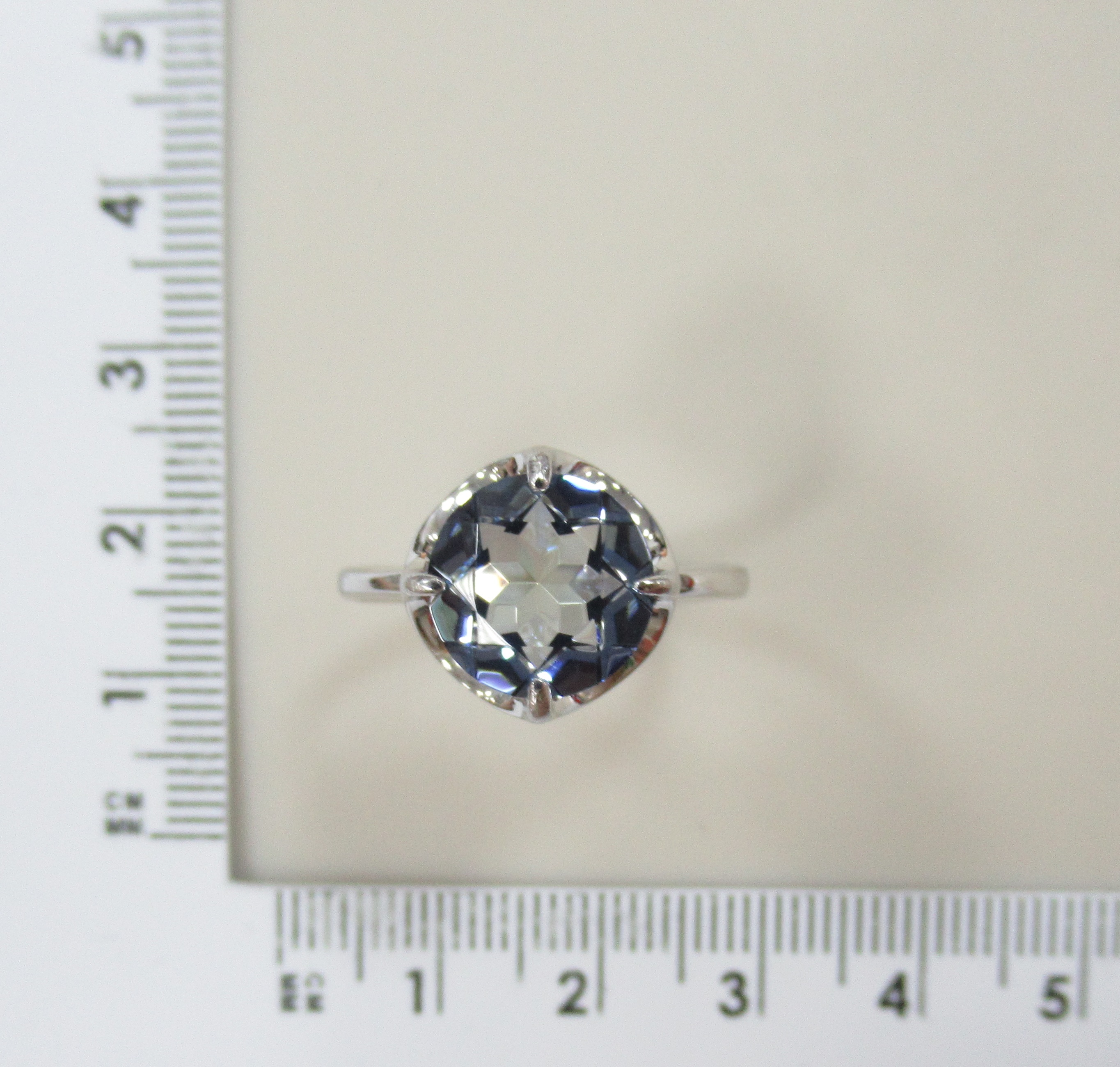 Серебряное кольцо с синим горным хрусталем